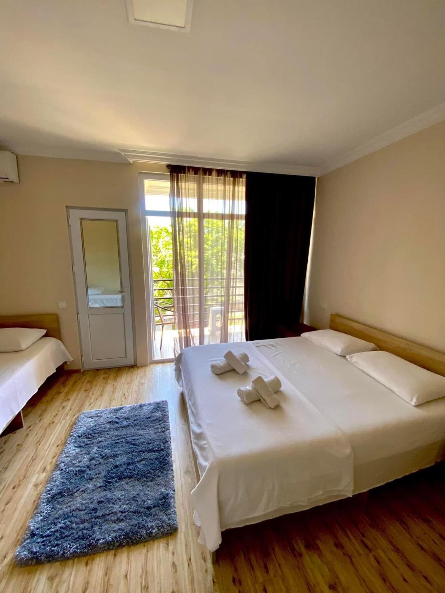 Guest House Kobuleti On Aghmashenebeli Екстер'єр фото