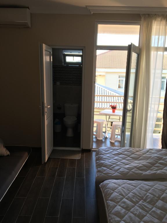 Guest House Kobuleti On Aghmashenebeli Екстер'єр фото
